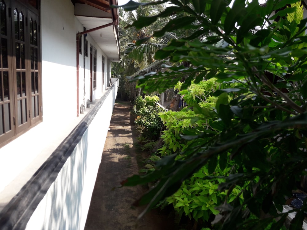 Sea Front Hikkaduwa 28/33