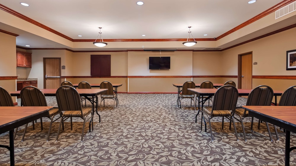 Best Western Plus Butterfield Inn 41/44