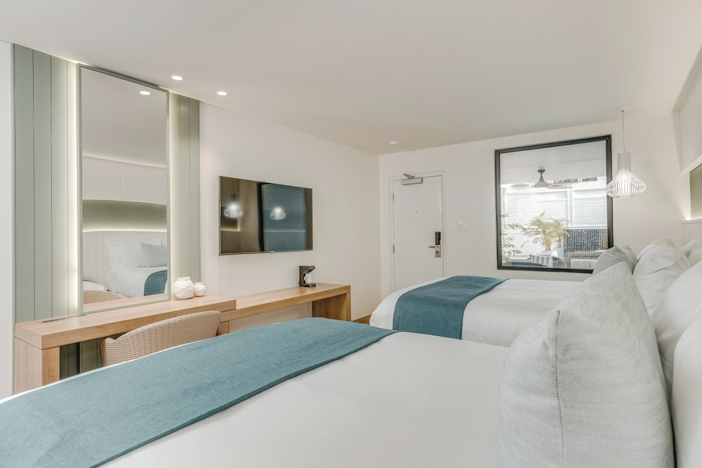 Courtyard, 2 Queen Beds, Balcony، Fort George Hotel And Spa 4/9