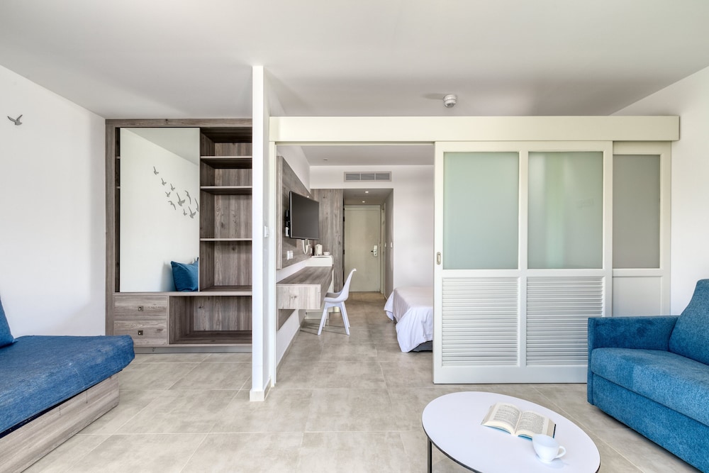 Atlantica Sungarden Beach Hotel 36/75