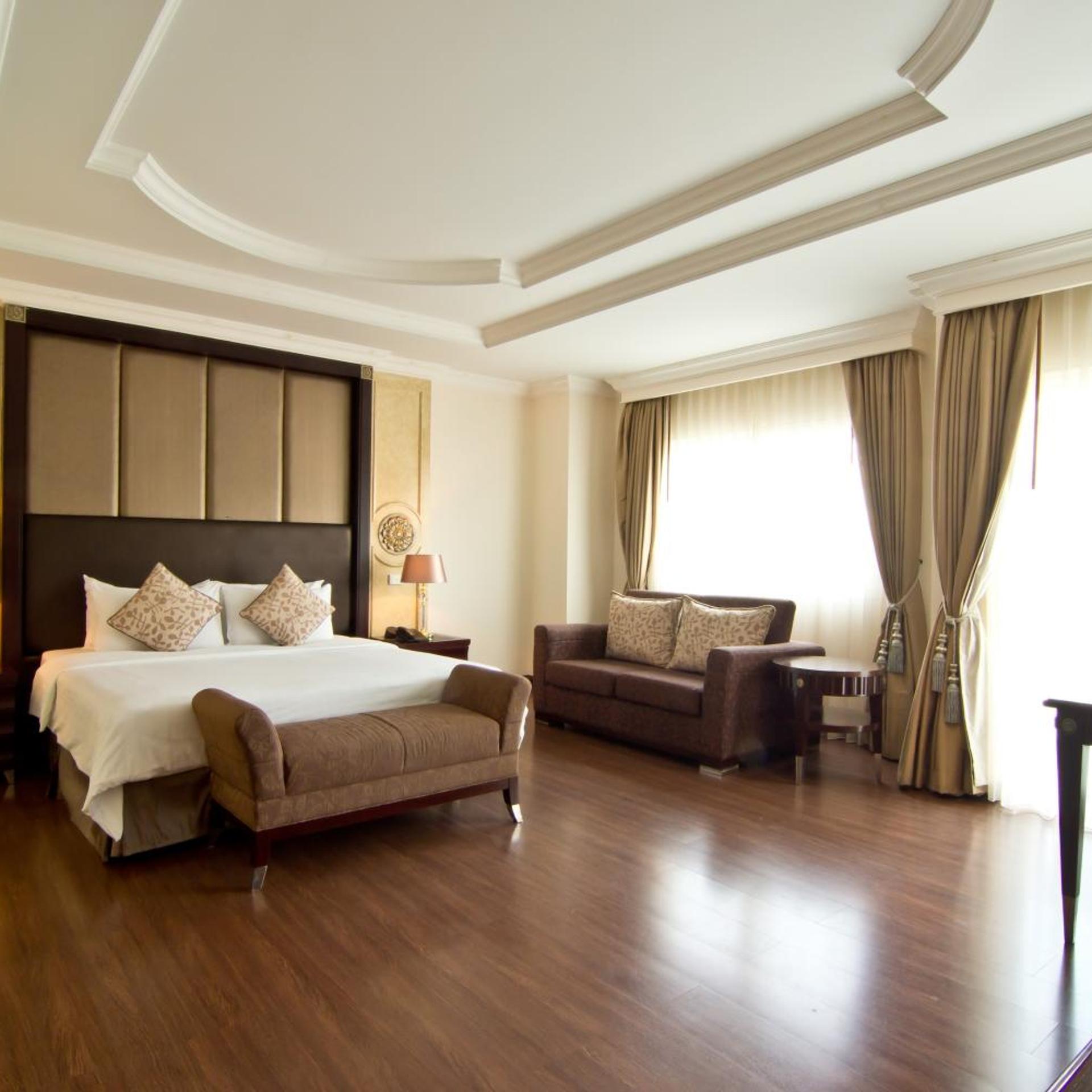 DELUXE, DOUBLE BED