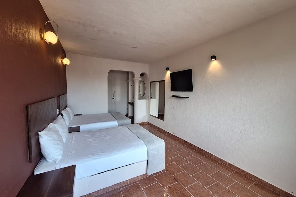 OYO Hotel Rolovi Cancun 23/60