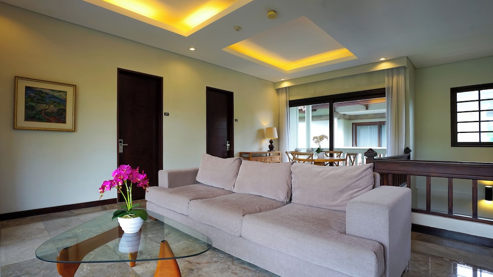 Grand Whiz Hotel Nusa Dua 50/75