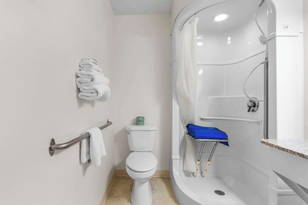 غرفة بسرير مزدوج لذوي الإعاقة، Americas Best Value Inn Lake City 4/6