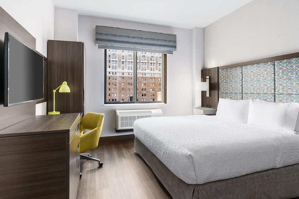 ROOM, KING BED, ACCESSIBLE