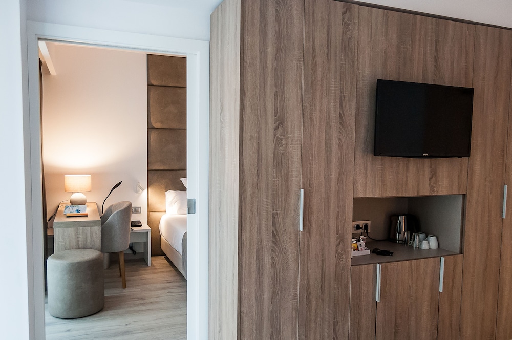 BQ Aguamarina Boutique Hotel 58/66