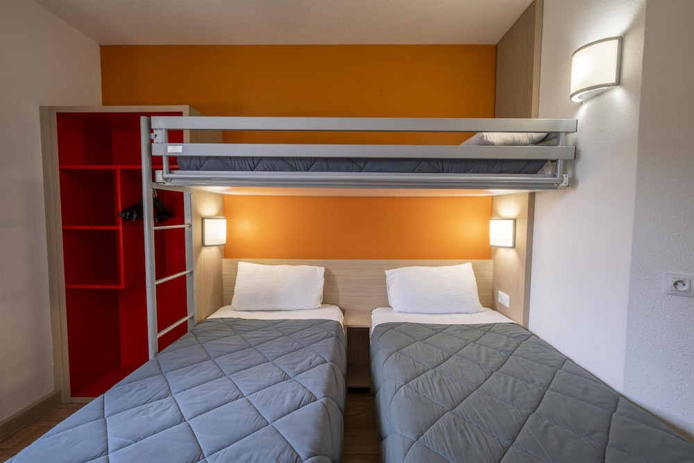 PREMIERE CLASSE HOTEL ROISSY - AEROPORT CDG - LE MESNIL AMELOT 23/61
