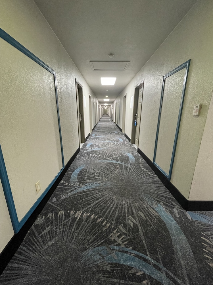 Days Inn by Wyndham Holladay 28/50