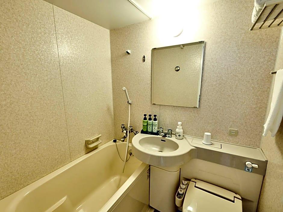 Courtland Hotel 32/33