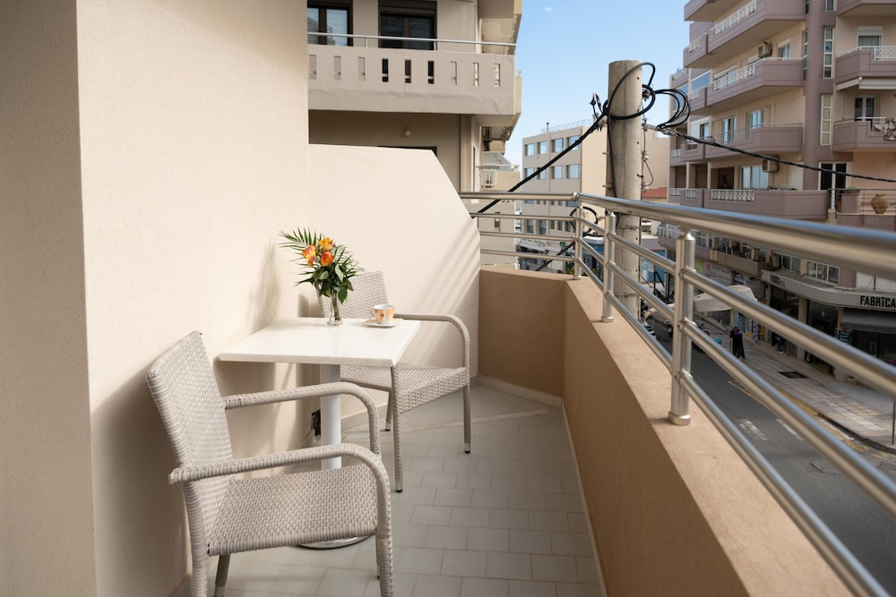 Kronos Hotel 35/50