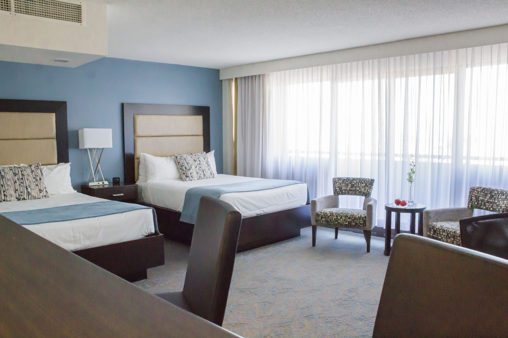 BACHELOR, SUITE, 2 QUEEN BEDS