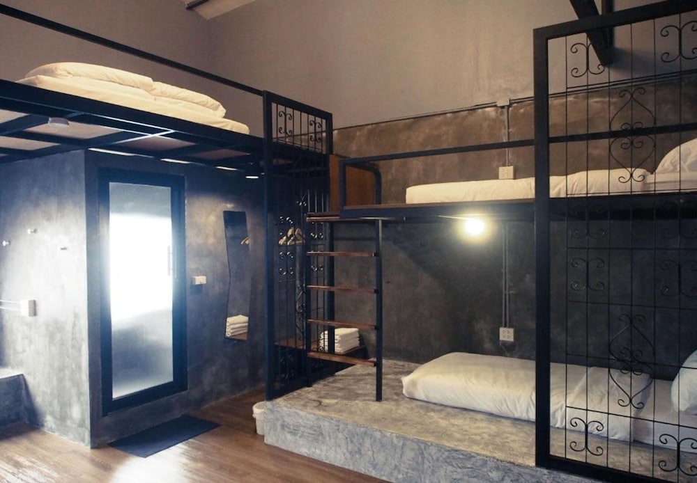 Silom Space Hostel 60/72