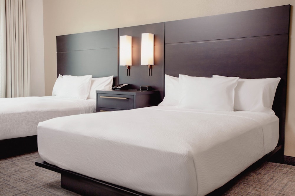 Suite, 2 Queen Beds, Sofa, Accessible
