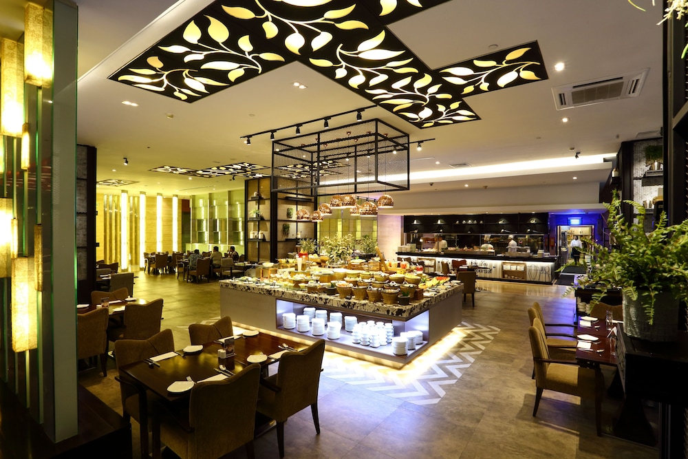 Cambridge Hotel Medan (ex Grand Swiss Belhotel Medan) 11/71