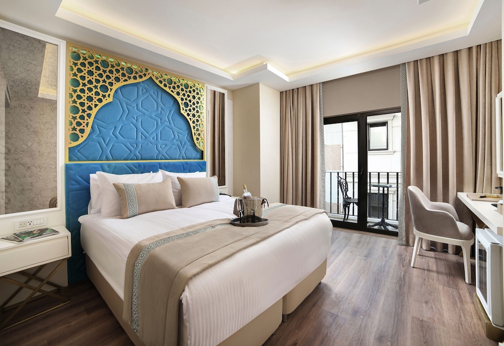 SUPERIOR, DOUBLE OR TWIN BED, BALCONY