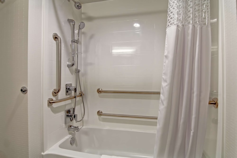Hampton Inn and Suites by Hilton Saskatoon Airport 19/39