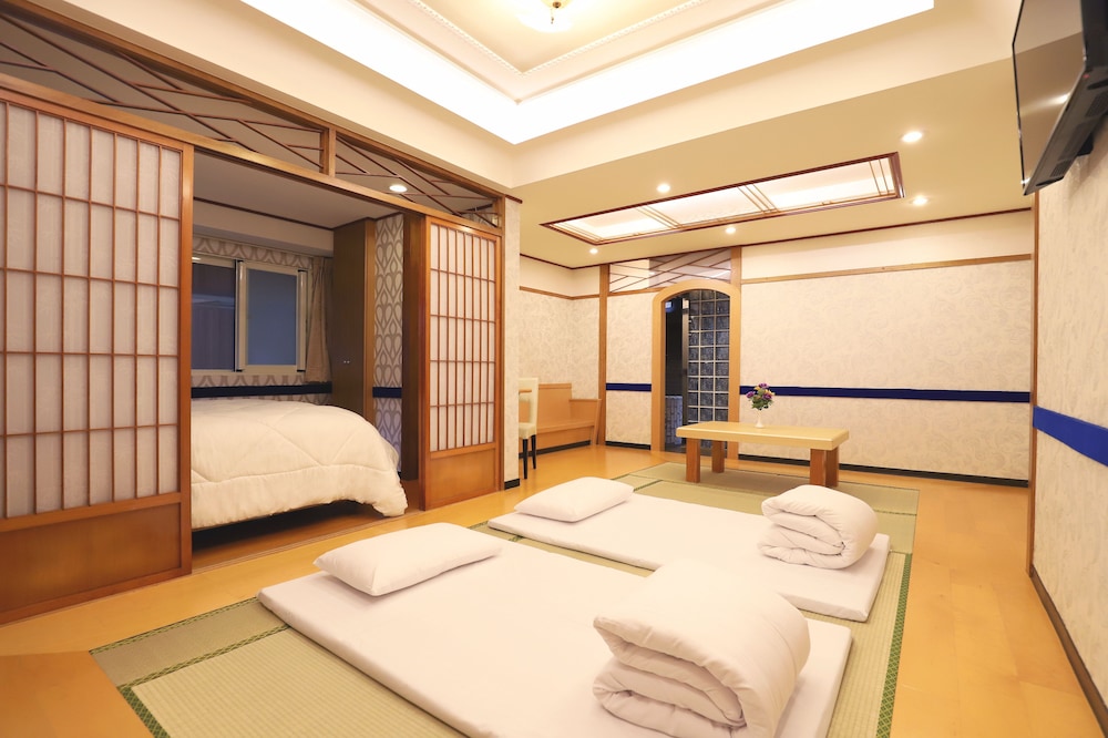 Phoenix Pavilion Hot Spring Hotel 27/65