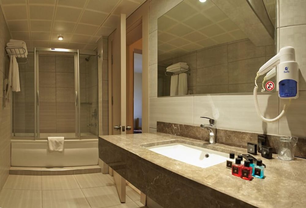 Susuzlu Hotel 26/28