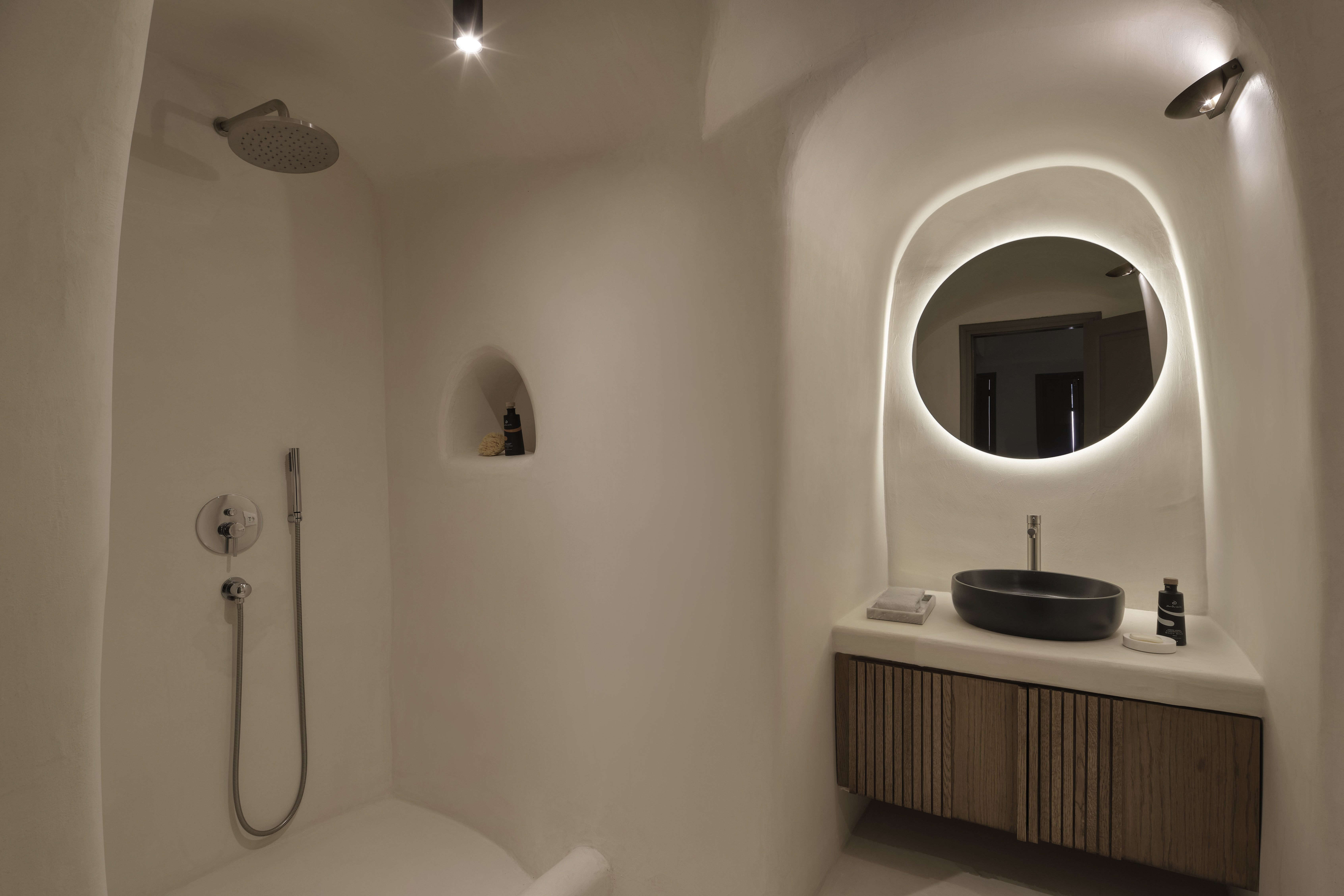 2 Bedrooms, Suite, Outdoor Jetted Tub، Andronis Luxury Suites 6/8