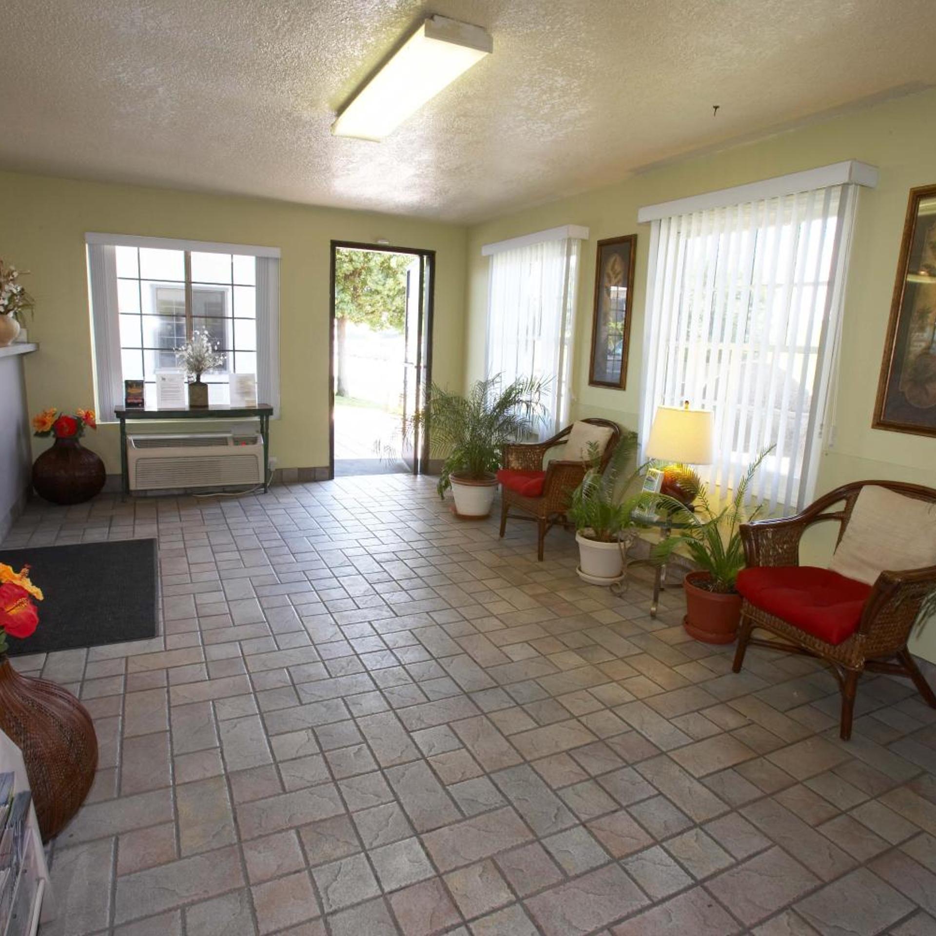 EZ 8 Motel Old Town 12/24