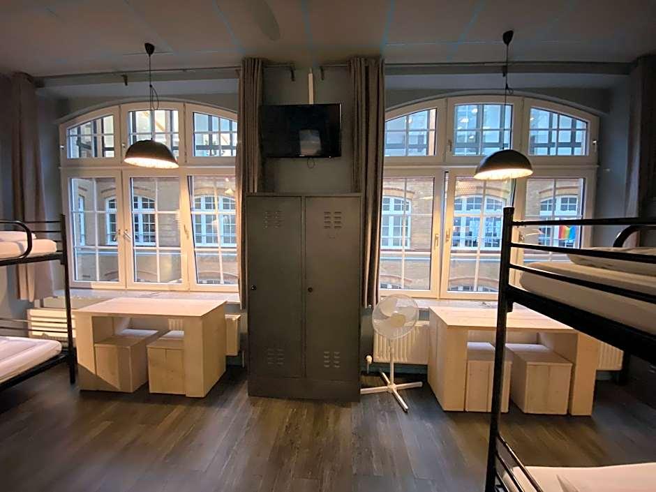 Singer109 Hotel Hostel 44/48