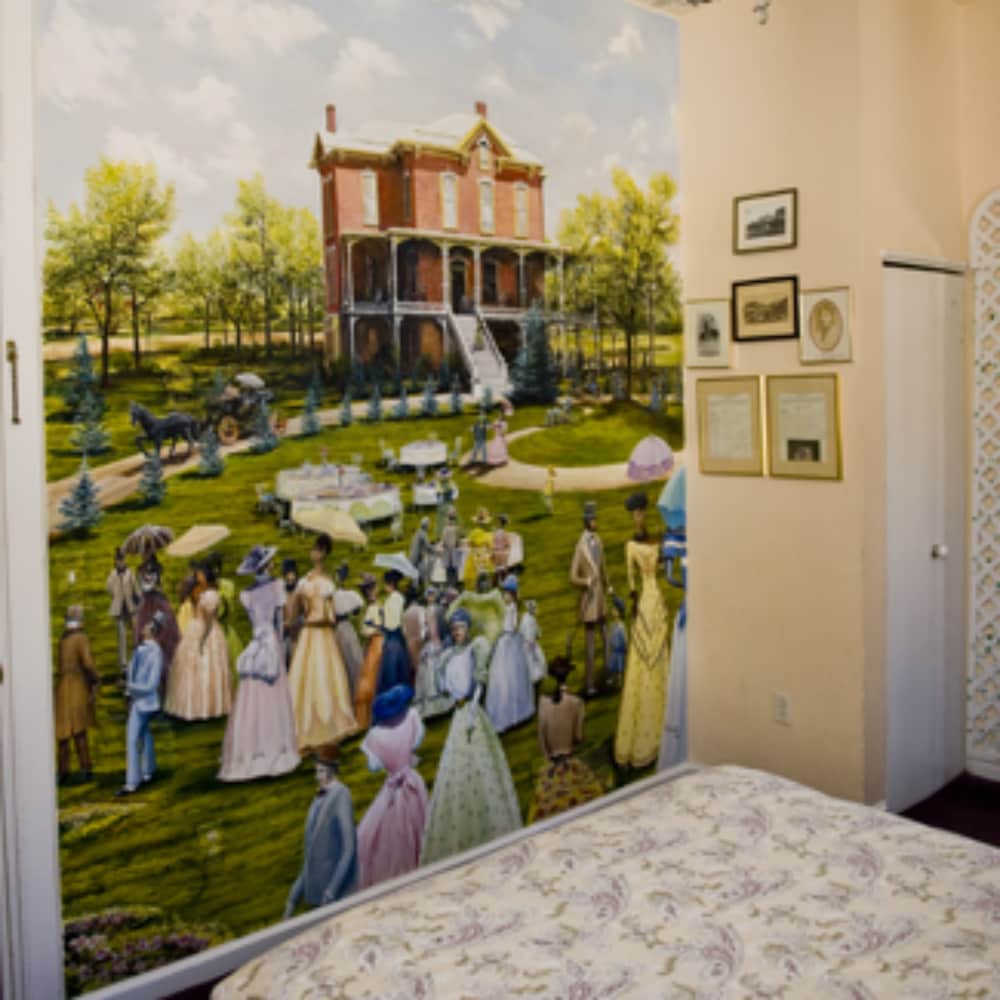 Queen Anne Bed And Breakfast 61/70