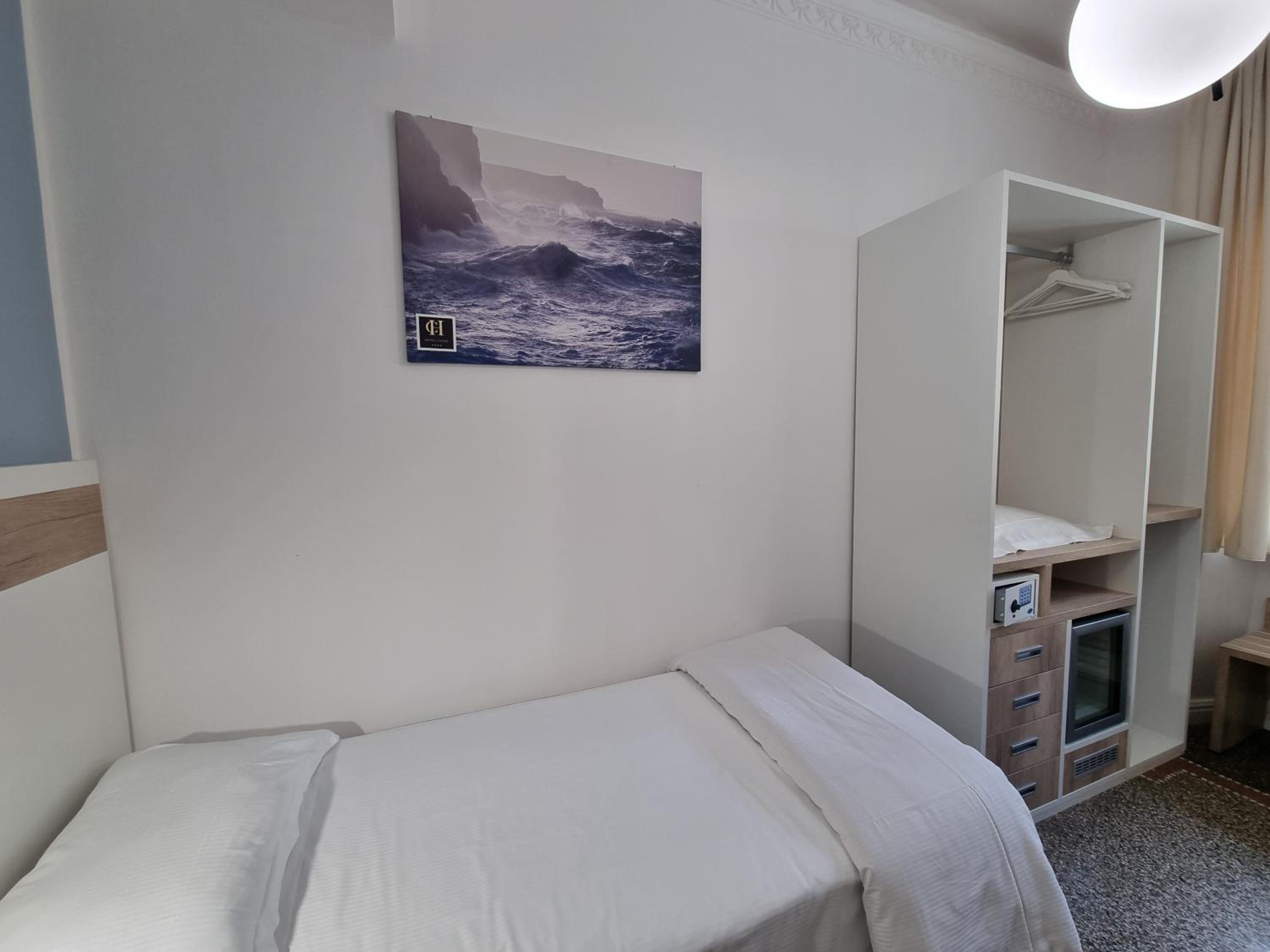 Room, Single