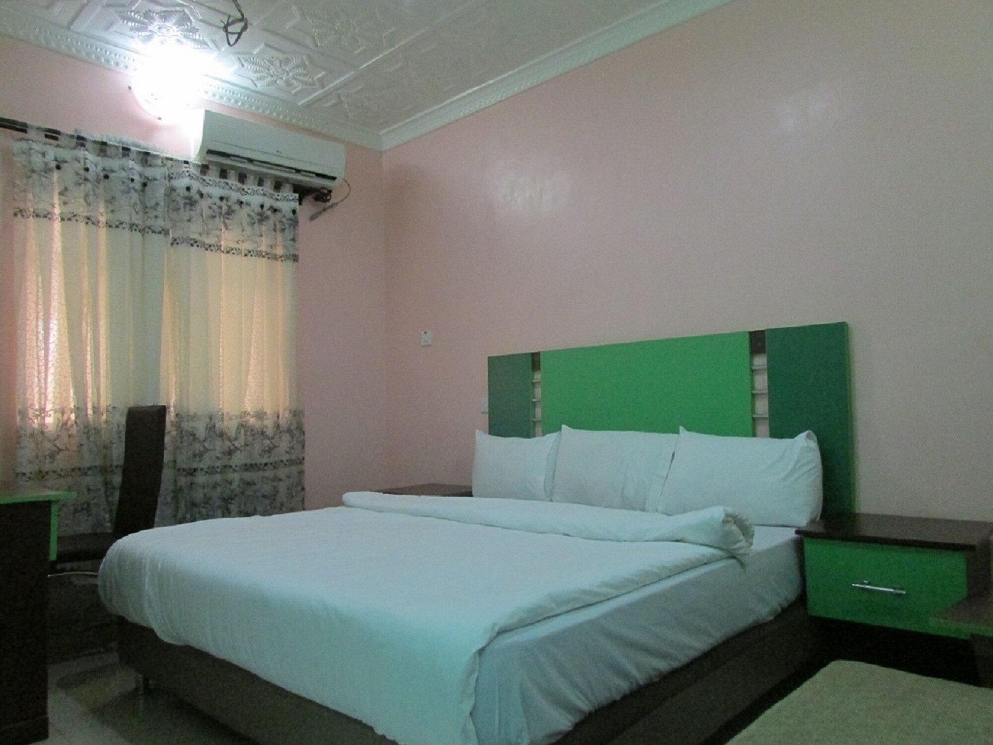 CLASSIC, SINGLE, QUEEN BED