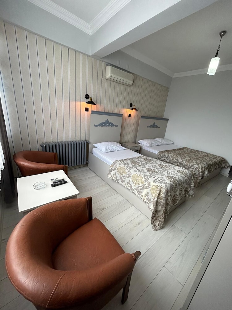 Blue Dolphin Hotel 5/39
