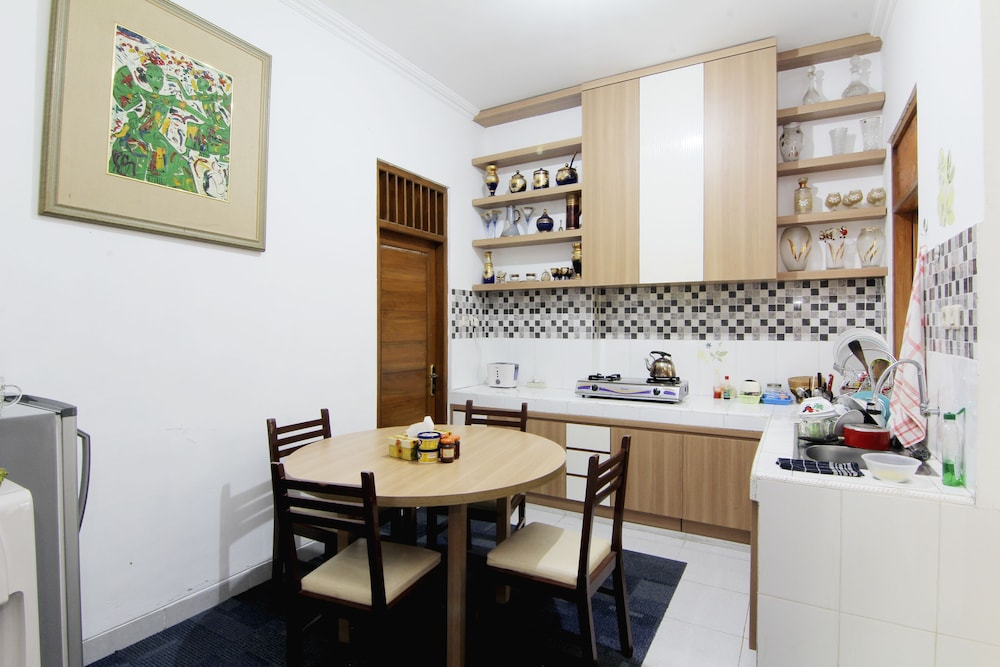 Embe Joglo Homestay by ZUZU 17/27