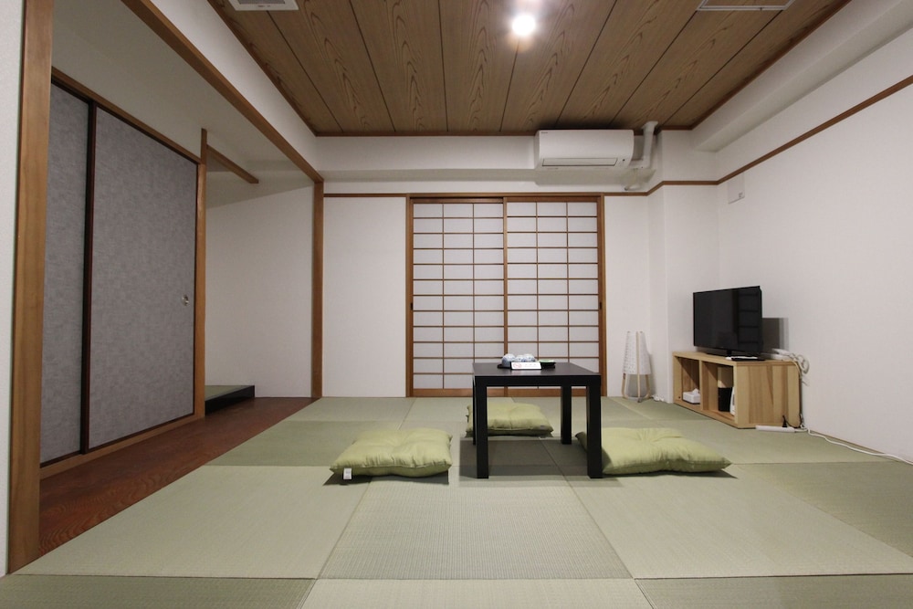 Rozy Hotel Namba 31/63