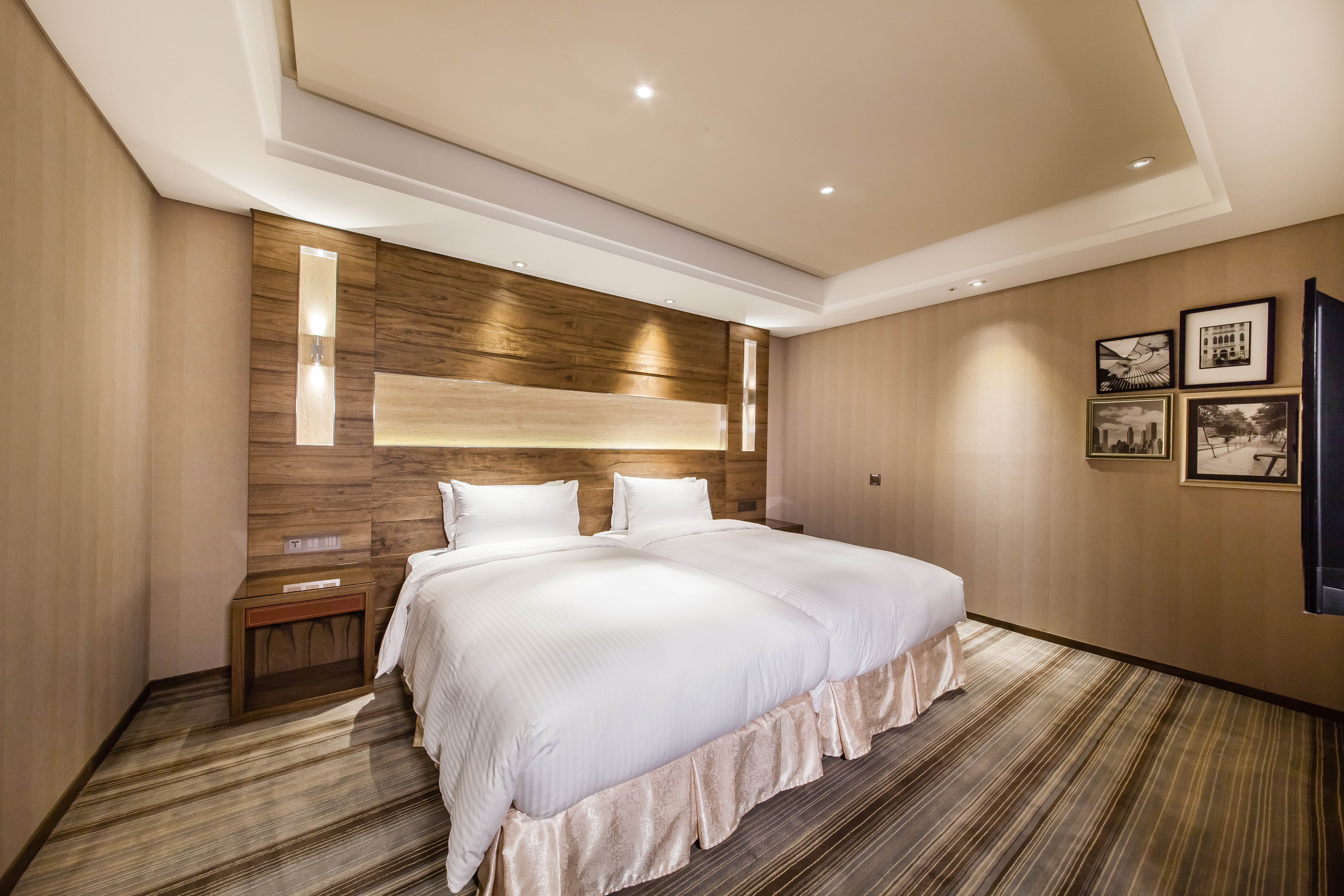Inner, Twin Beds