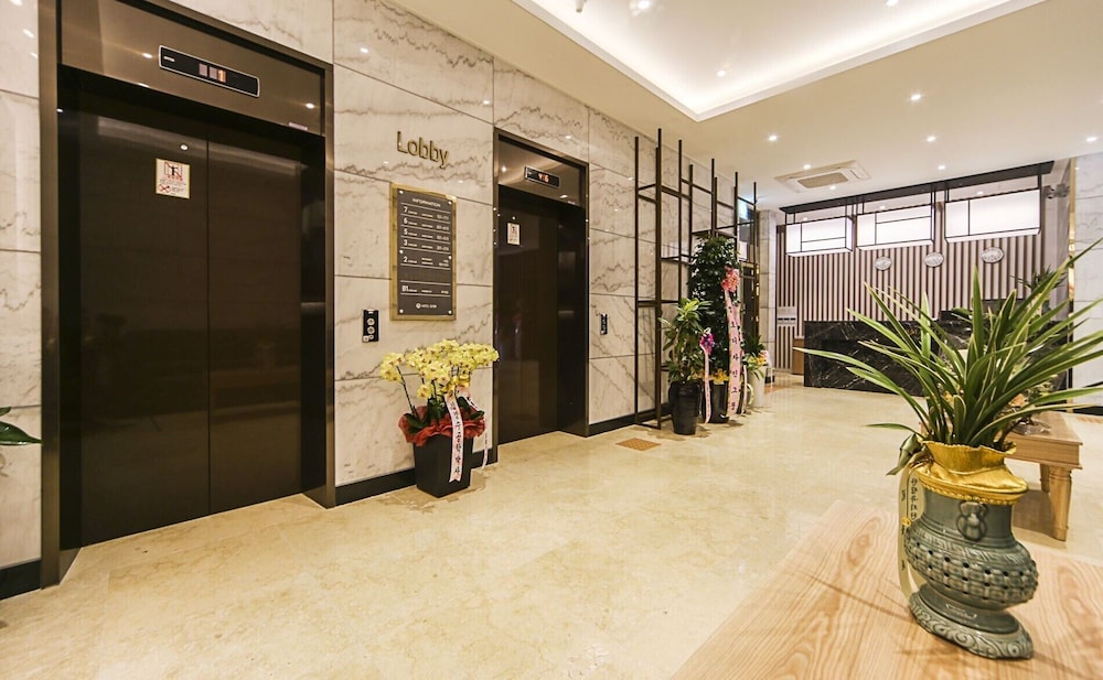 ELYSIA HOTEL 18/25