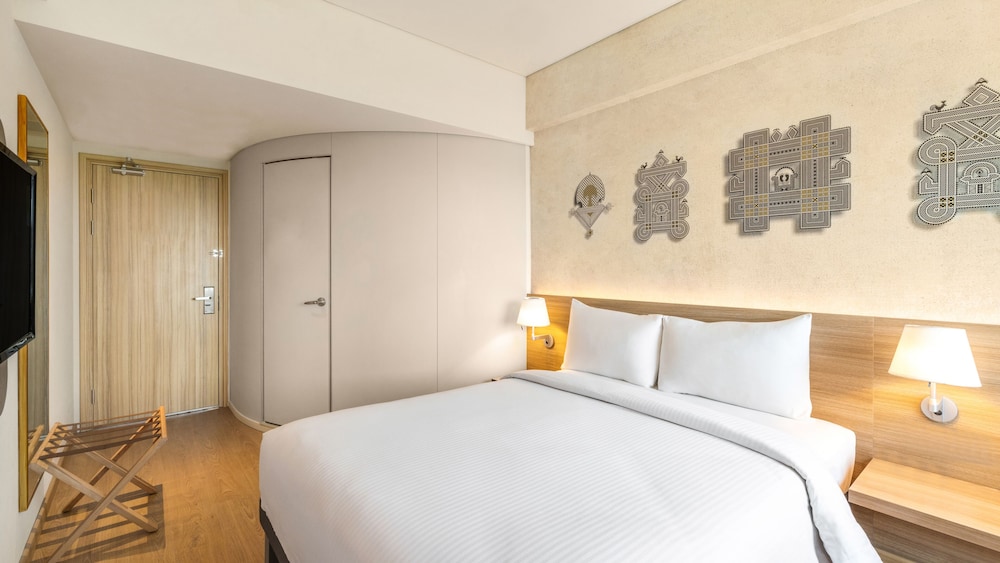 SUPERIOR, QUEEN BED, HIGH FLOOR