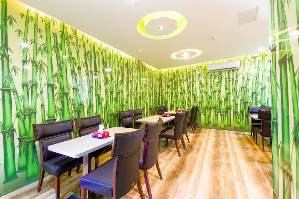 Savoy Inn Hotel 28/32
