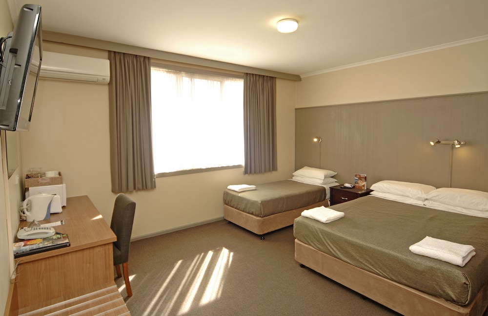 غرفة قياسية ثلاثية بسرير كوين وسرير فردي، Argosy Motor Inn 2/4
