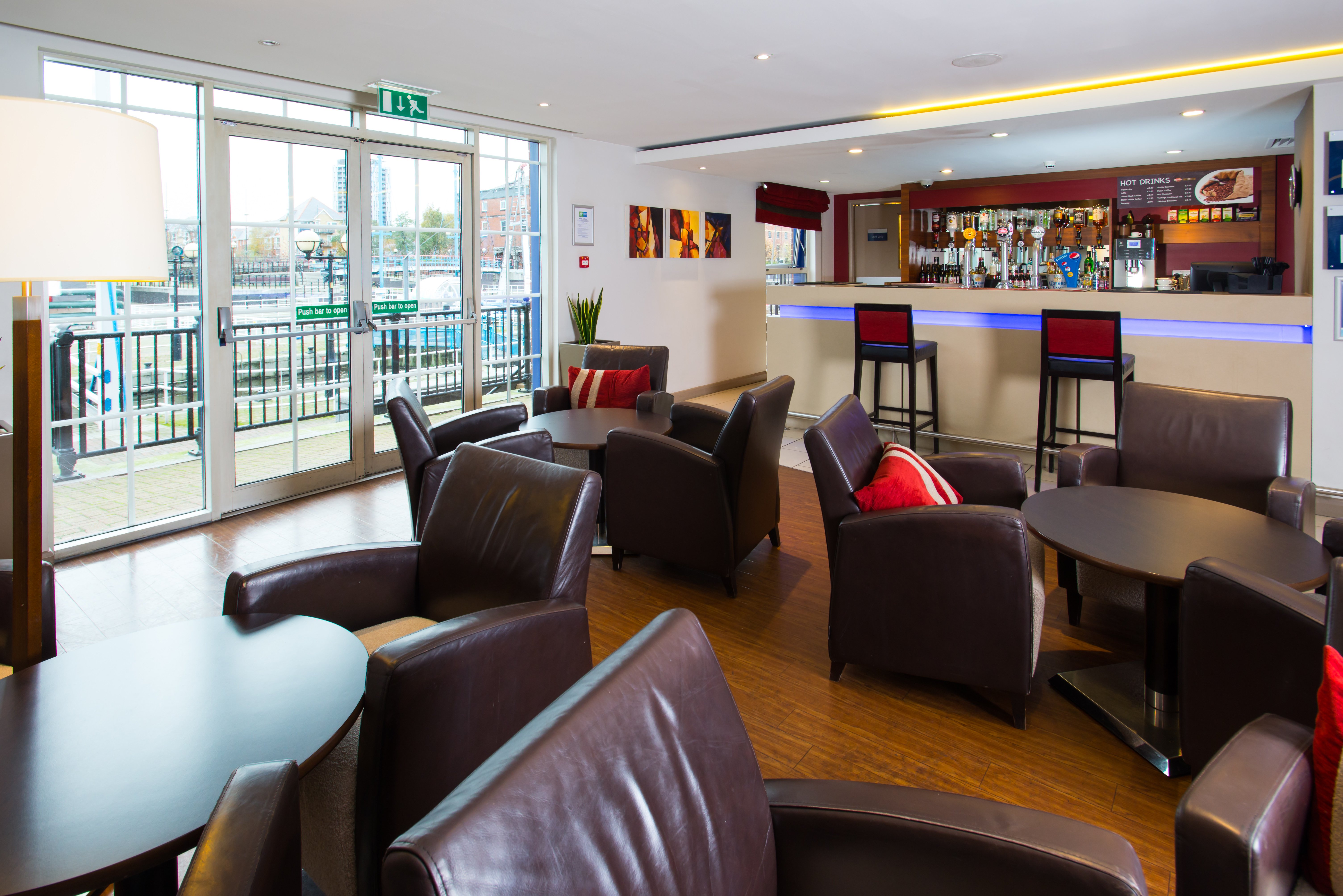 Holiday Inn Express Manchester - Salford Quays 14/27