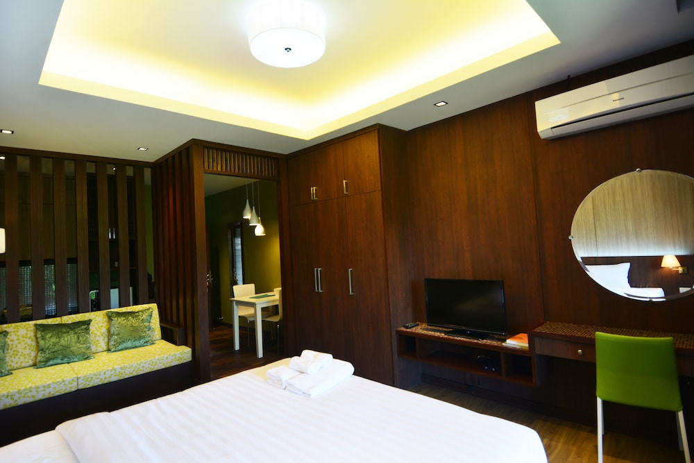 Burapa Boutique 38/67