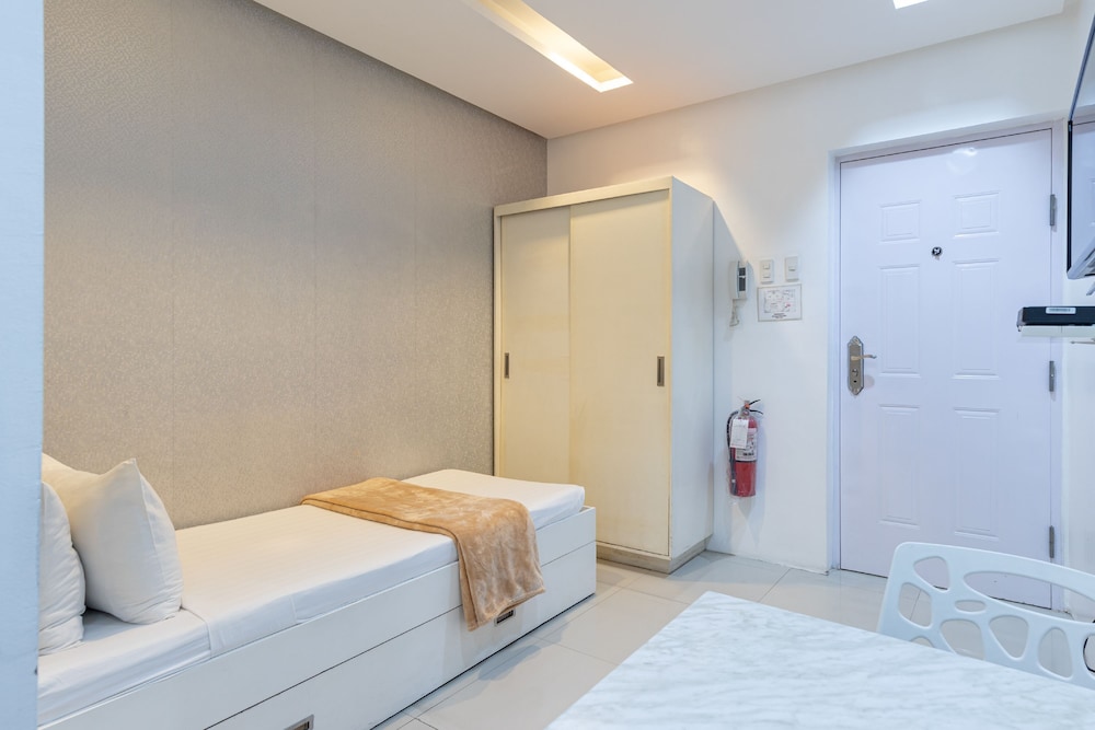 Baymont Suites And Residences 24/40