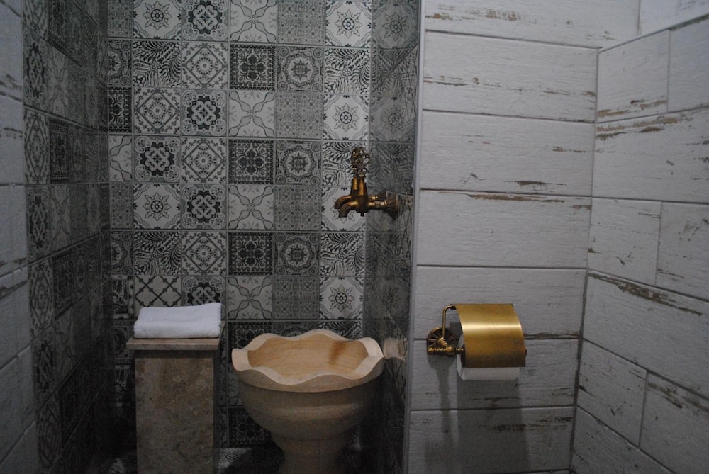Silenos Boutique Hotel 42/44