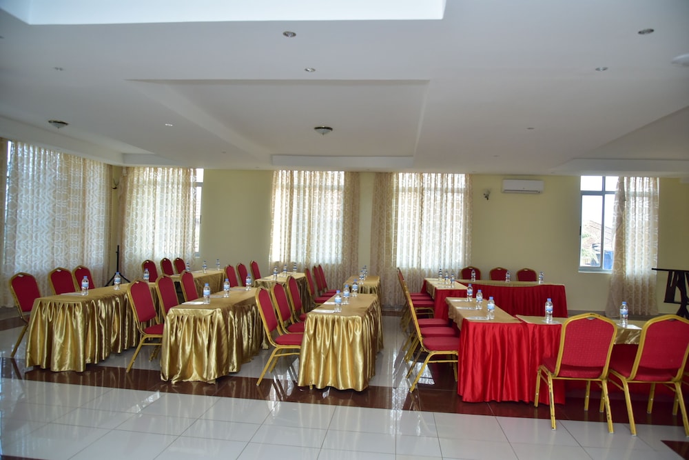 Great Seasons Hotel 46/61
