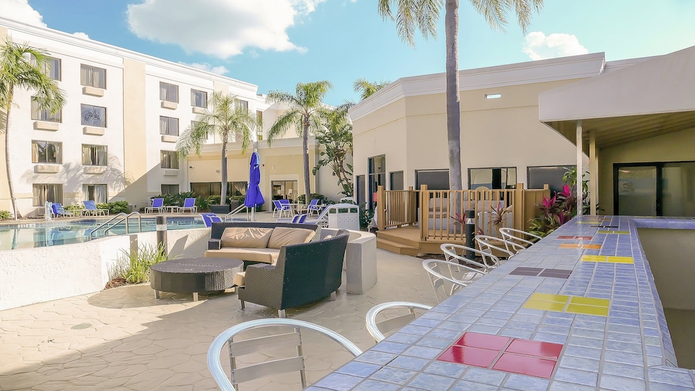 Holiday Inn Fort Myers - Downtown Area an IHG Hotel (ex. The Edison at Midtown) 55/58