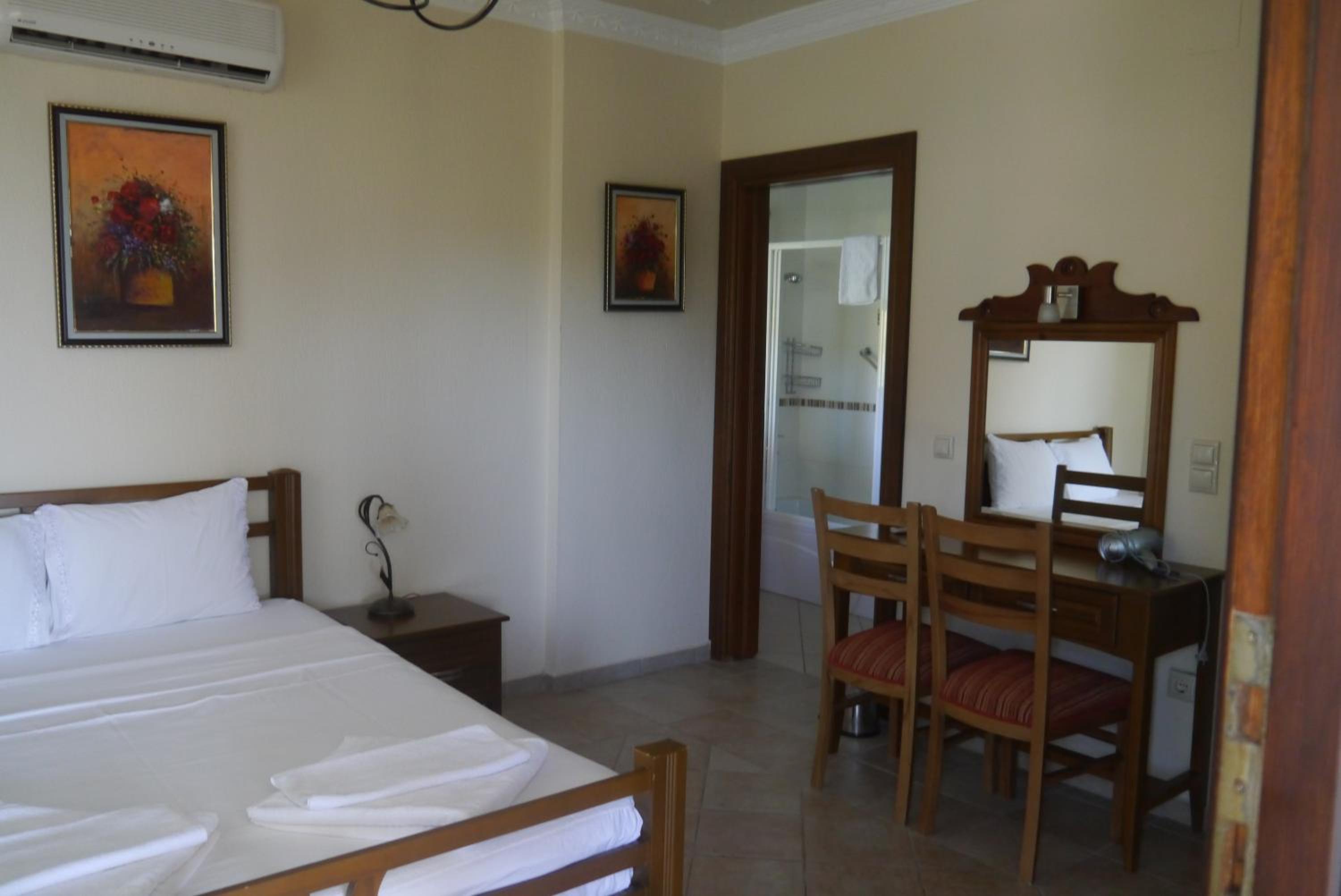4 Bedrooms, Villa