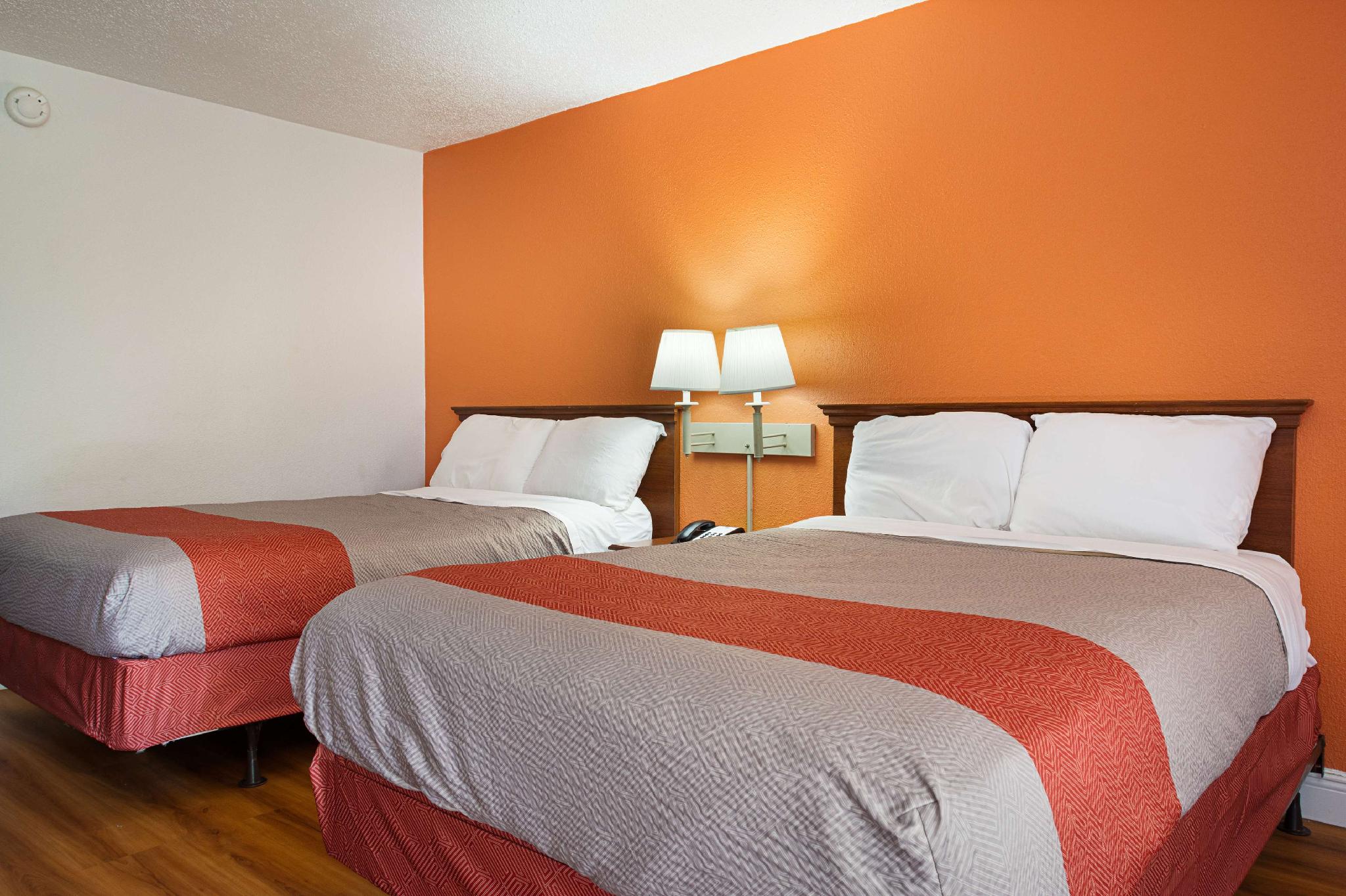 2 Full Beds - Non-Smoking