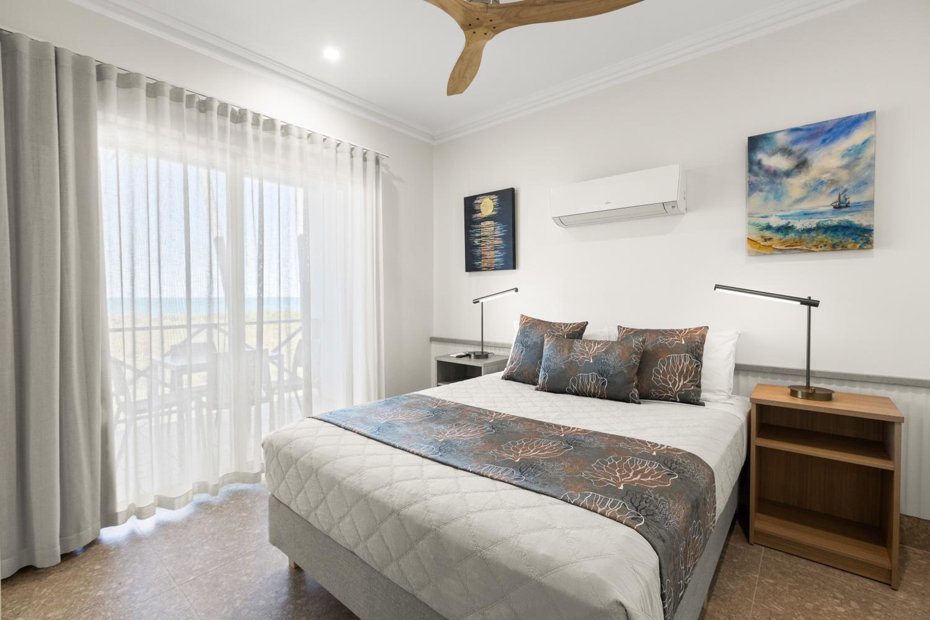 2 Bedrooms, Suite, Bay View
