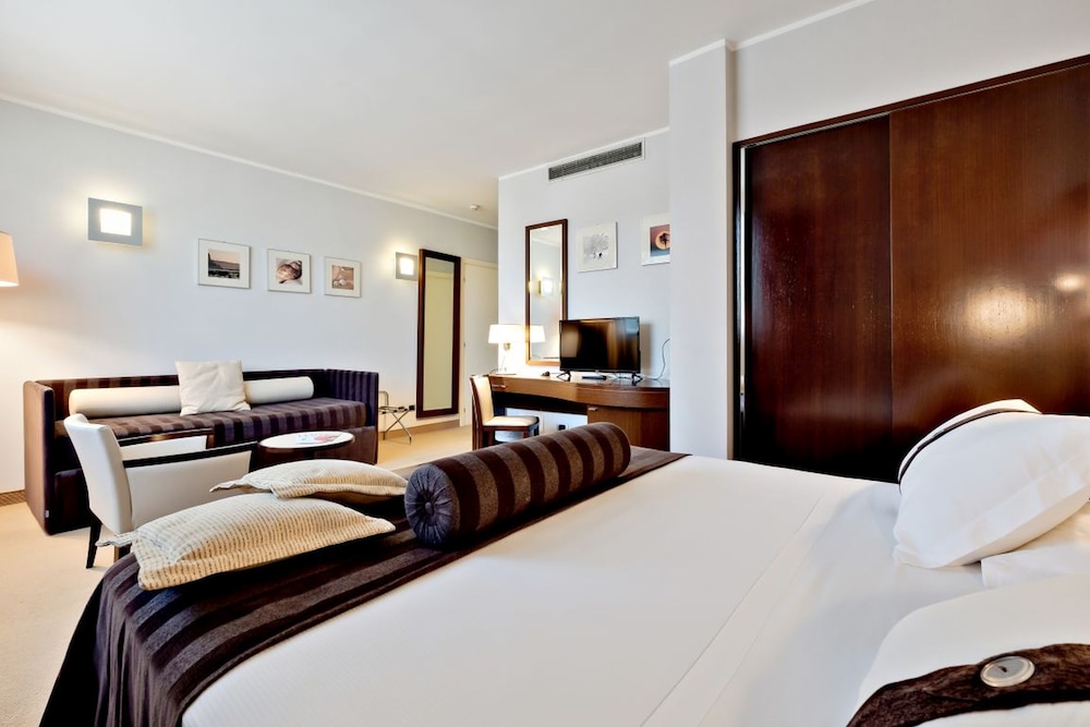 ITALIANA HOTELS COSENZA 11/45