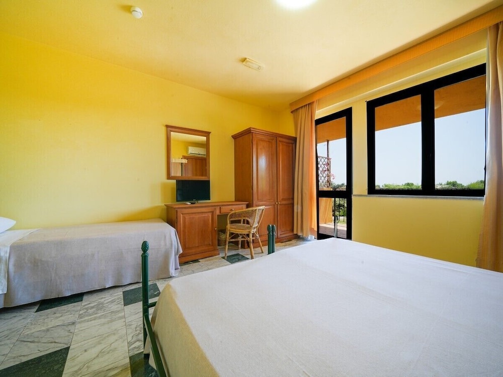 Marina Del Marchese Beach Resort 30/62