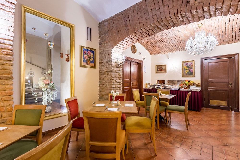 Caruso Old Town Hotel 59/77
