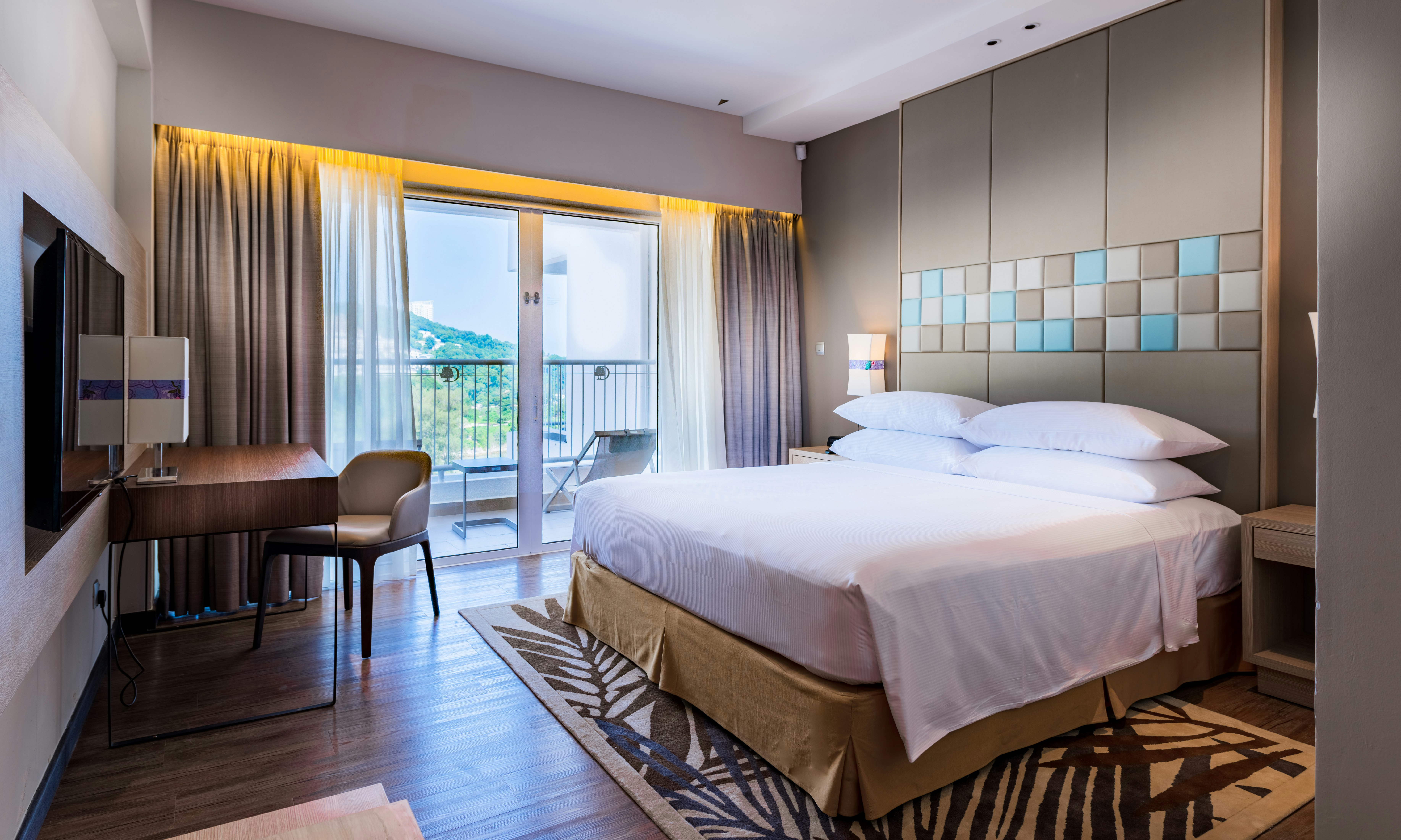 DELUXE, KING BED, BALCONY