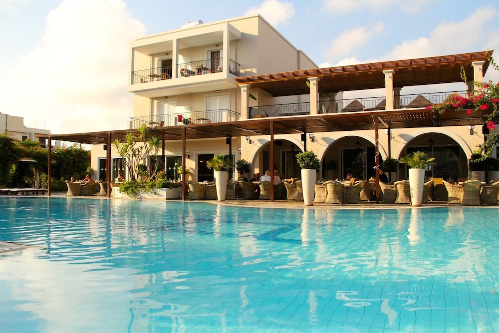 Peridis Family Resort 8/75